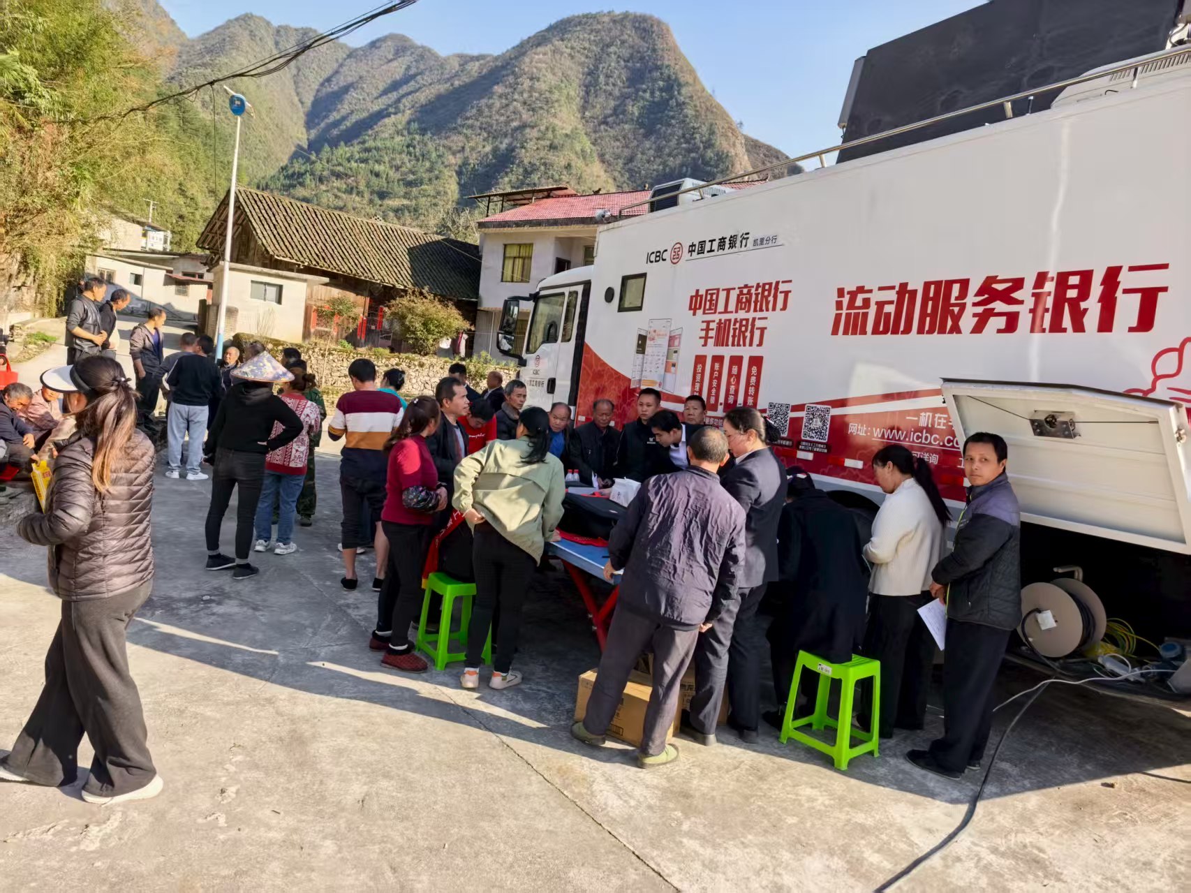 工行凯里分行：“流动银行车”为乡村振兴注入金融新活力