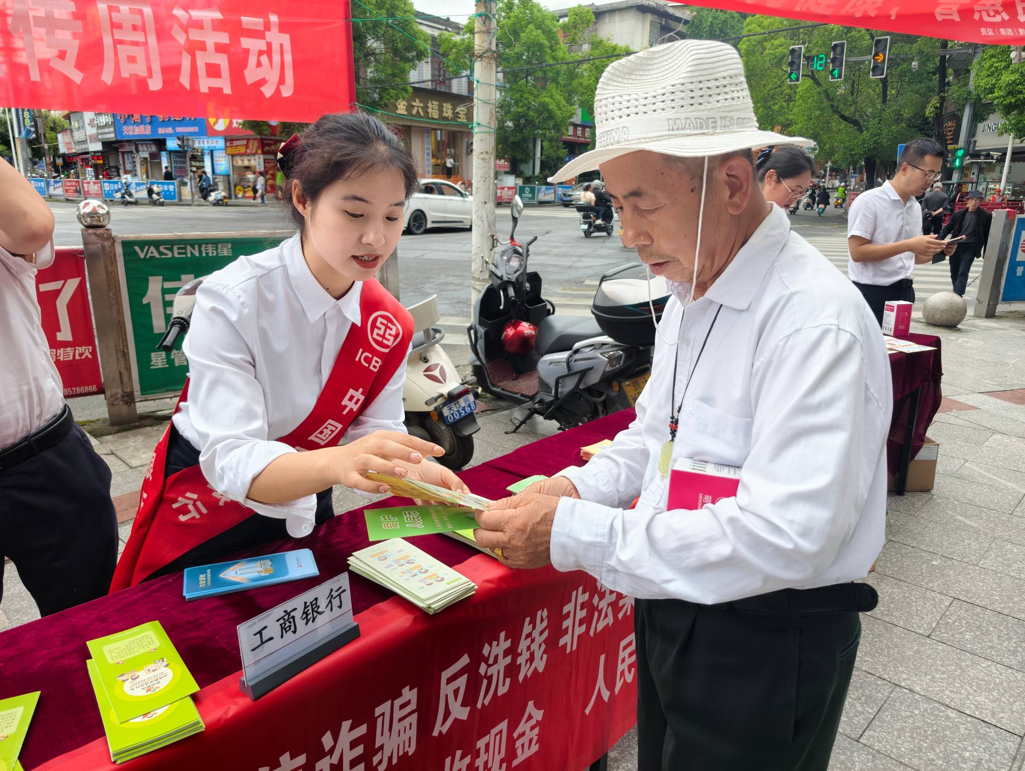 工行凯里天柱支行：反诈宣传“进社区”筑牢群众金融安全防线